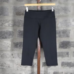 AUMNIE sz M black close crop Yoga fitness pants